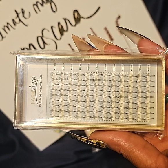 Lash Extension Bundle - Picture 3 of 6